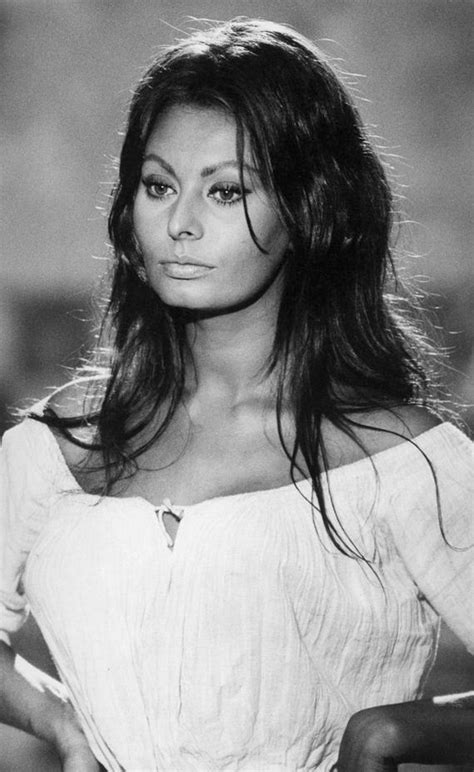 Sophia Loren sexy, topless & nude photos & movies